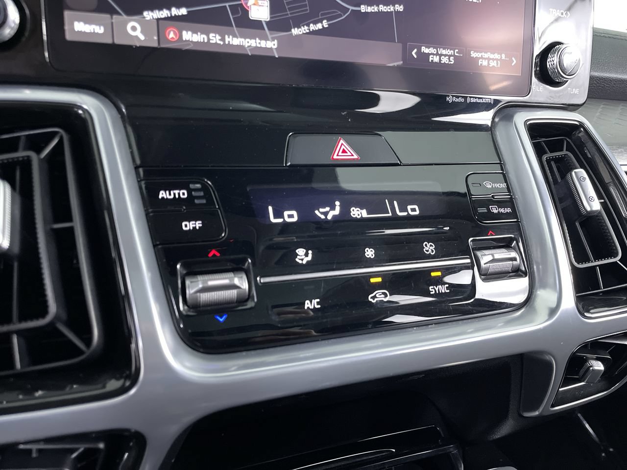 Used 2023 Kia Sorento SX AWD/4WD image 19