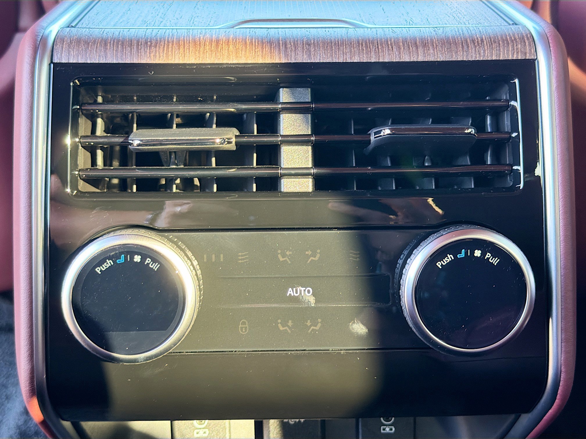 New 2026 Land Rover Range Rover Long Wheelbase Autobiography image 21