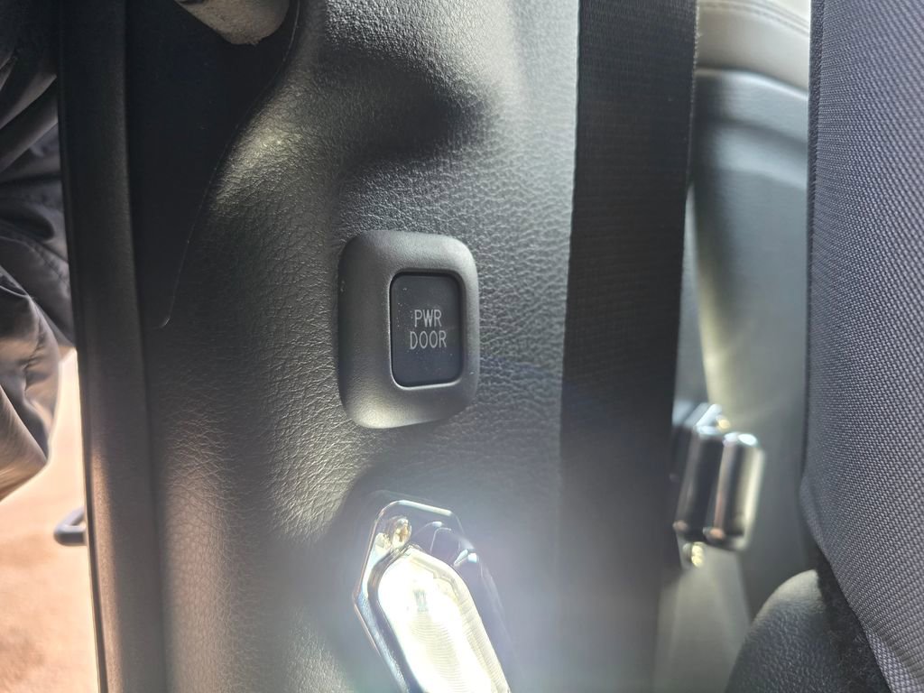 Used 2026 Toyota Sienna LE image 27