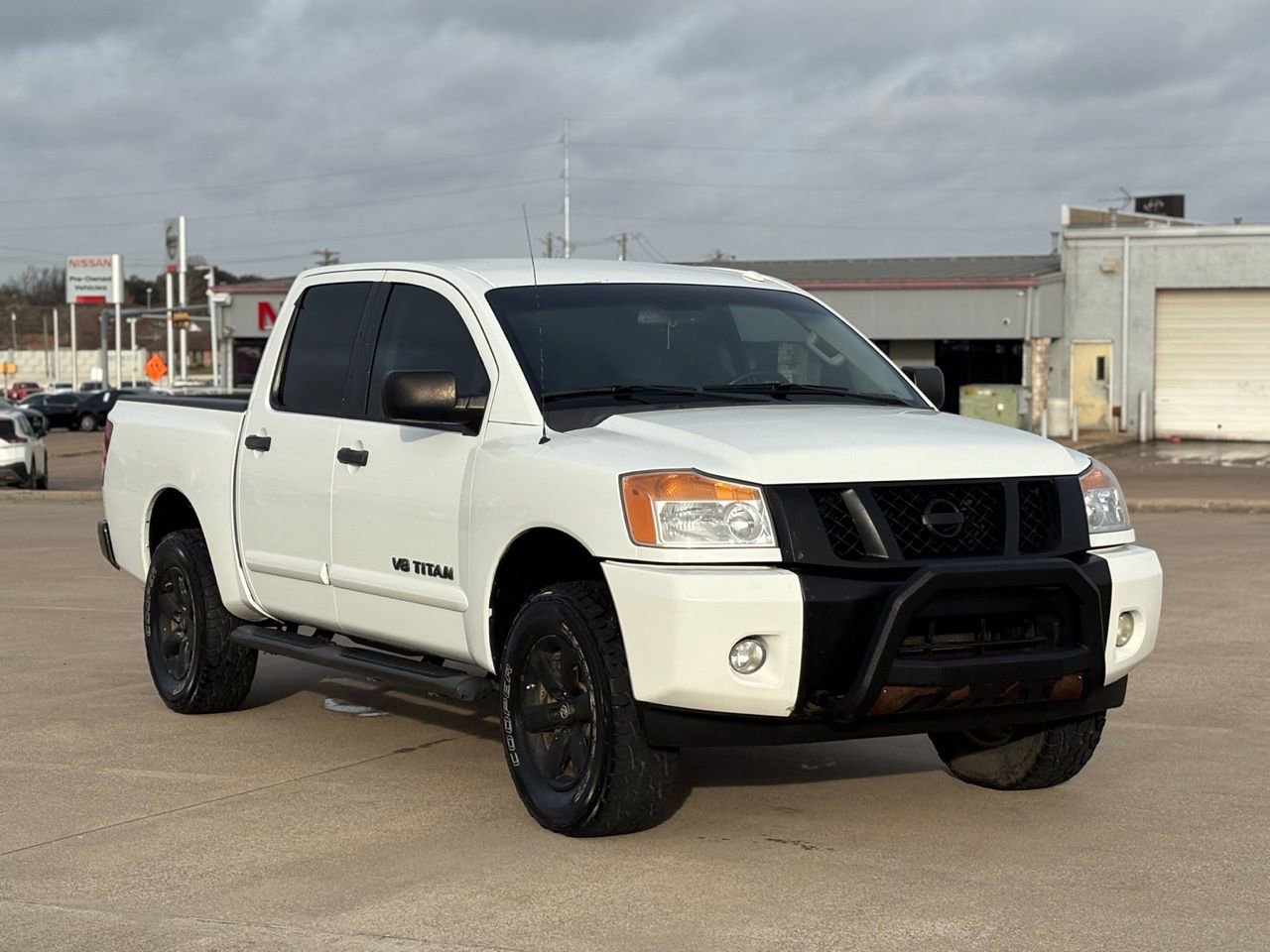 Used 2014 Nissan Titan SV w/ SV Value Truck Package image 5