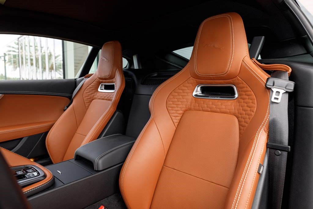 Used 2023 Jaguar F-TYPE Coupe RWD image 10