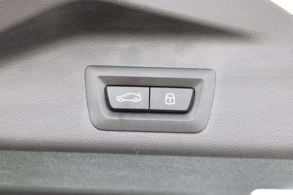 Used 2025 BMW X5 xDrive50e AWD/4WD image 33