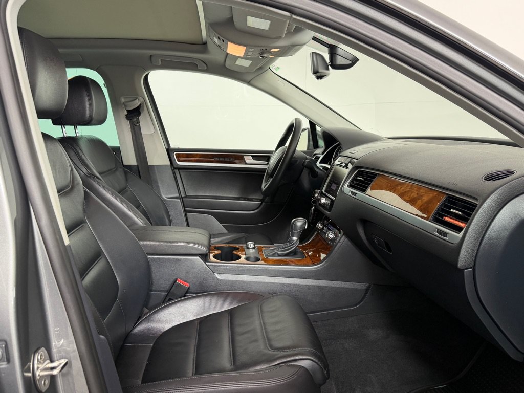 Used 2014 Volkswagen Touareg VR6 AWD/4WD image 17