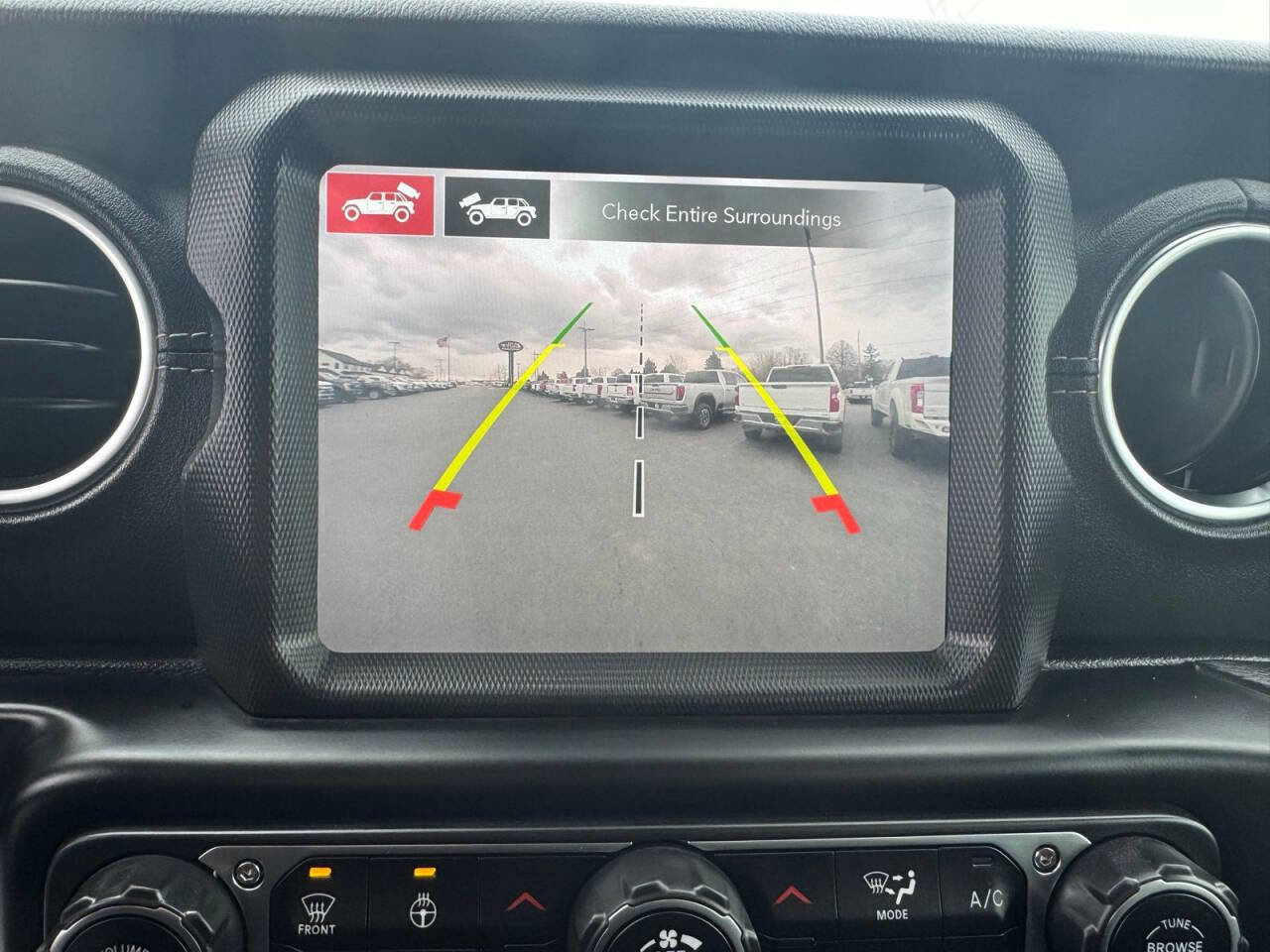 Used 2021 Jeep Wrangler Unlimited Sahara w/ Uconnect 4C Nav & Sound Group AWD/4WD image 23
