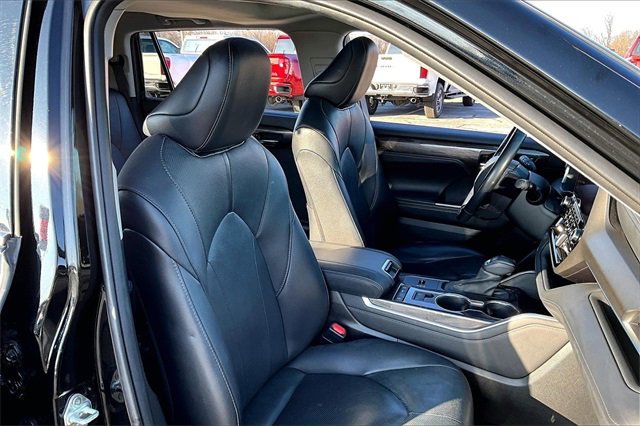 Used 2021 Toyota Highlander Limited image 30