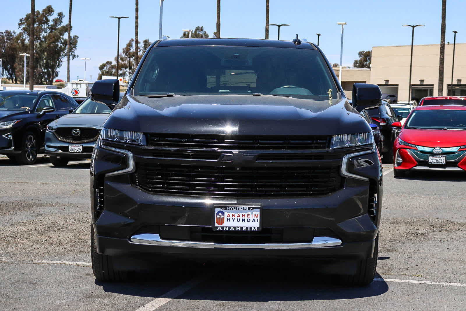 Used 2024 Chevrolet Tahoe LT w/ Luxury Package AWD/4WD image 2