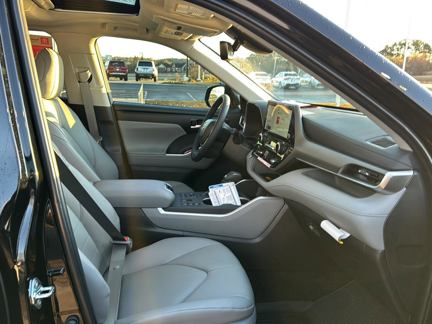 New 2026 Toyota Highlander XLE image 10