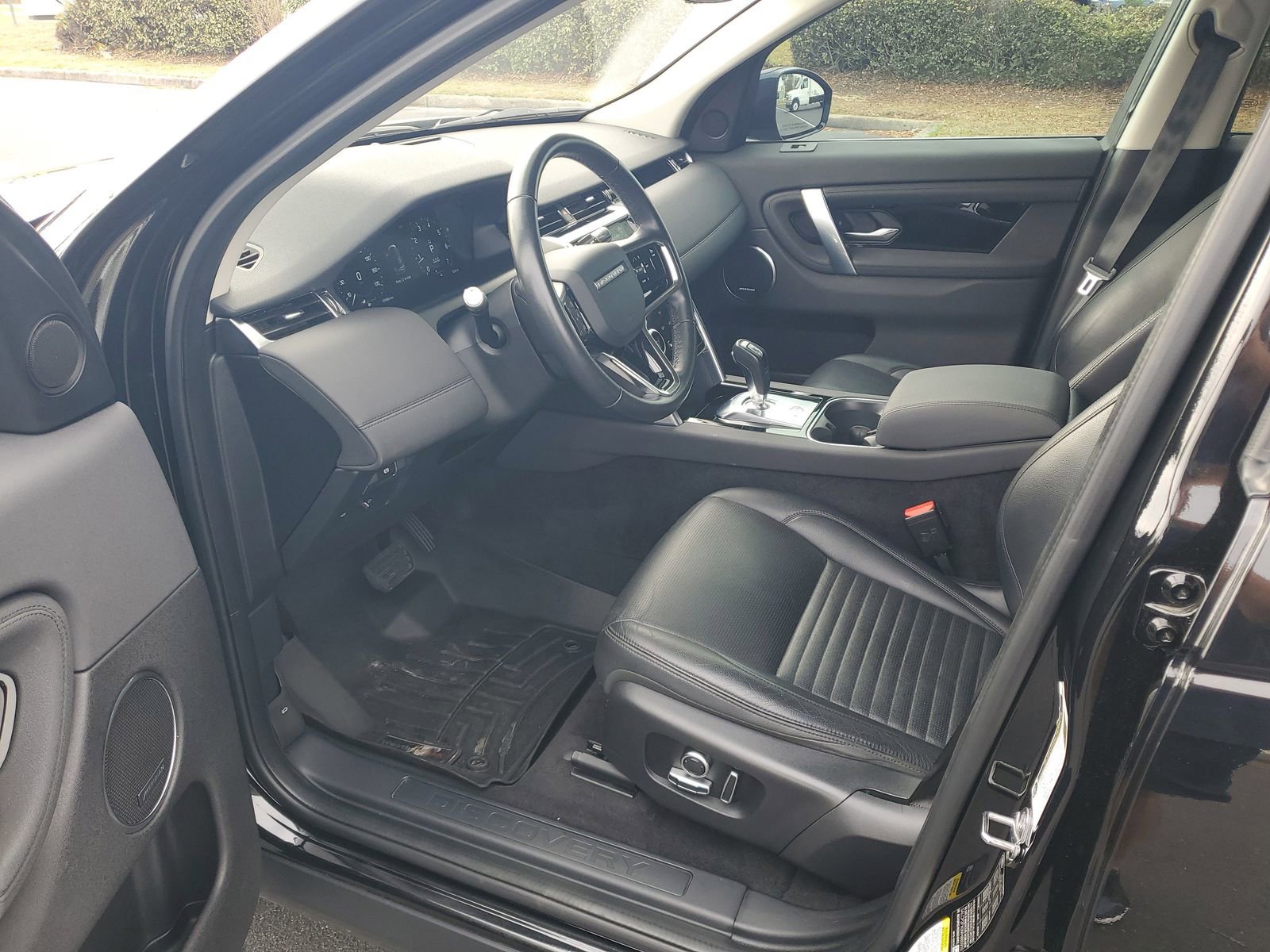 Used 2021 Land Rover Discovery Sport SE image 16