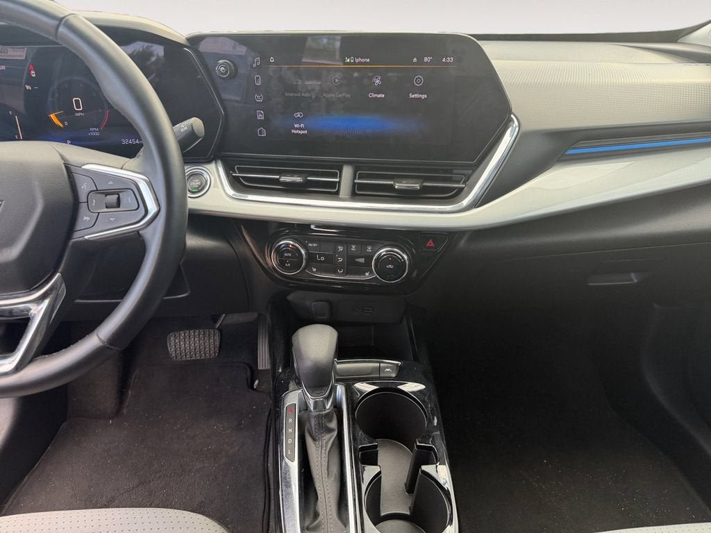 Certified 2025 Chevrolet Trax LT w/ LT Convenience Package FWD image 11
