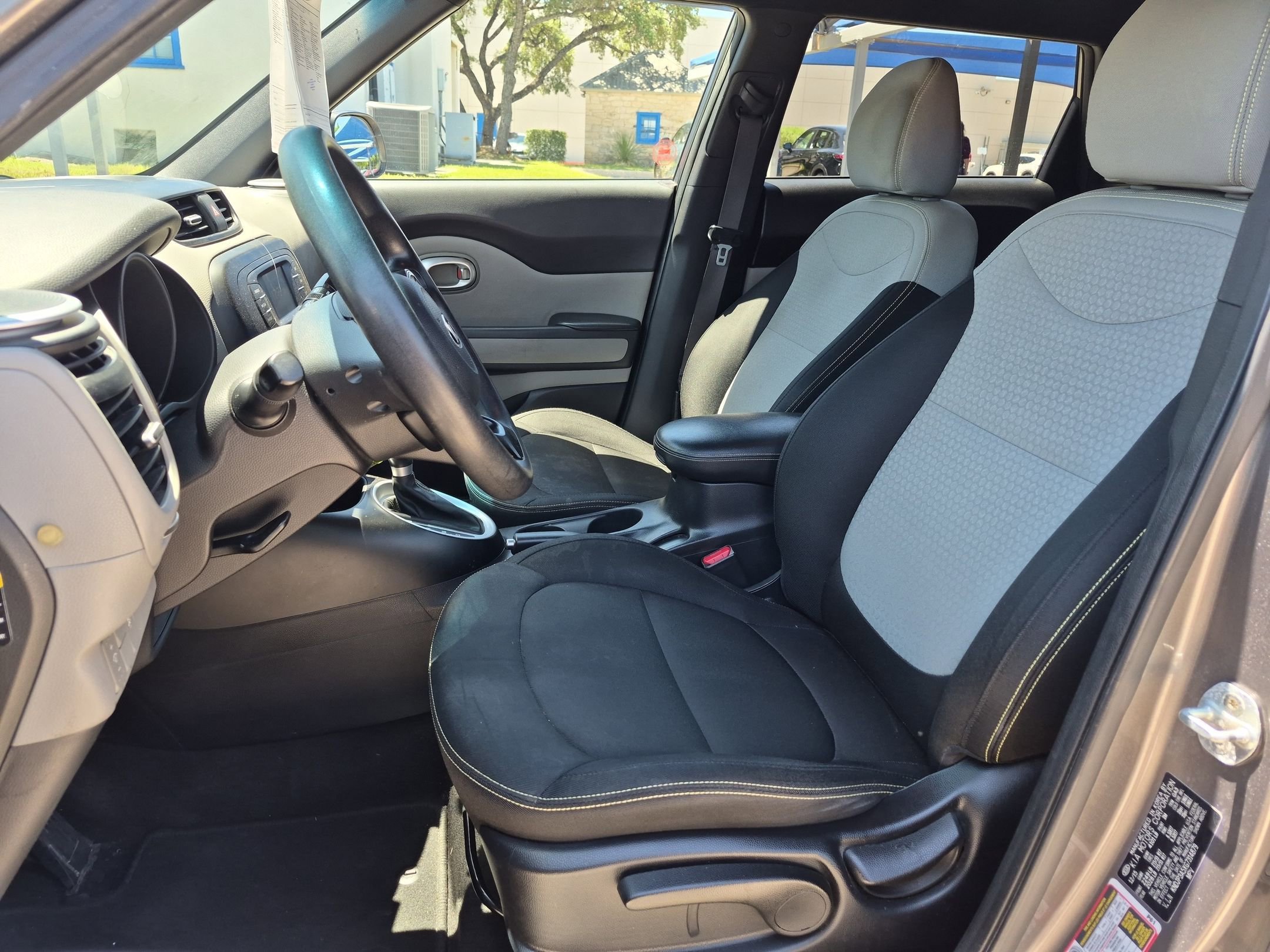 Used 2016 Kia Soul + FWD image 9