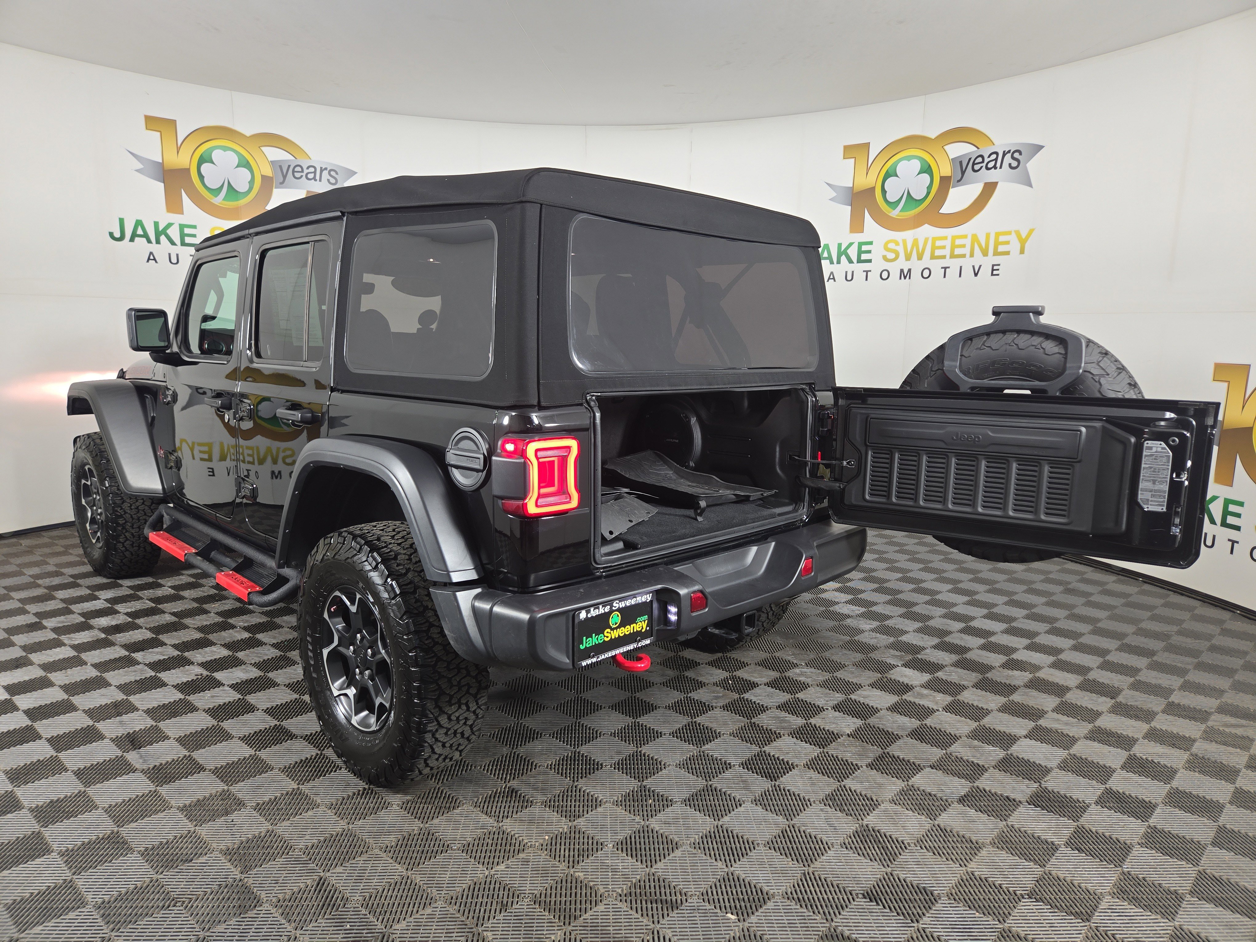 Certified 2023 Jeep Wrangler Unlimited Rubicon w/ Cold Weather Group image 33