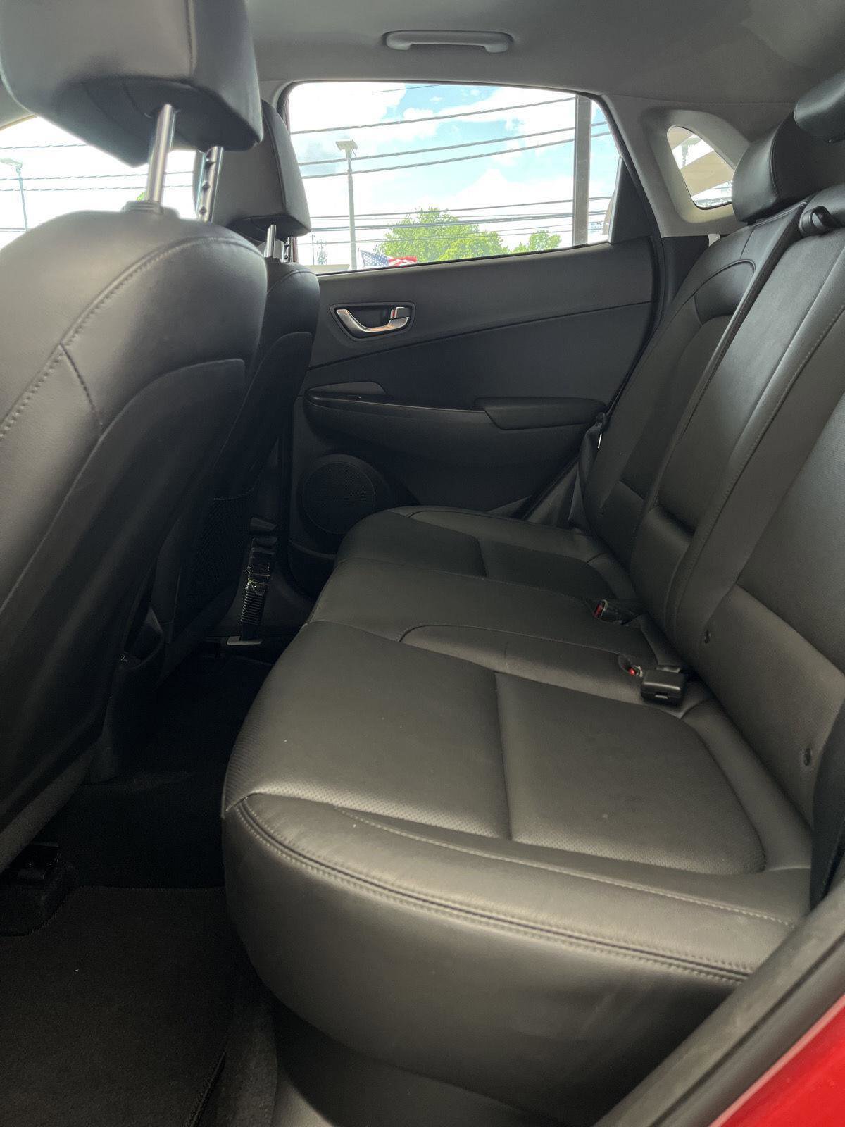 Used 2022 Hyundai Kona Limited w/ Cargo Package image 11