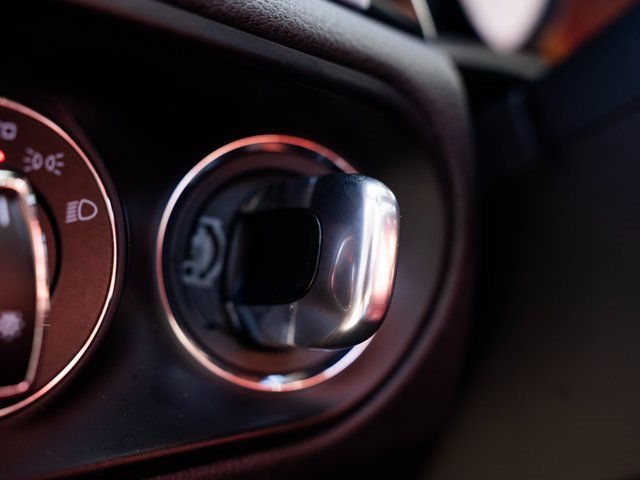 Certified 2018 Porsche Macan image 27