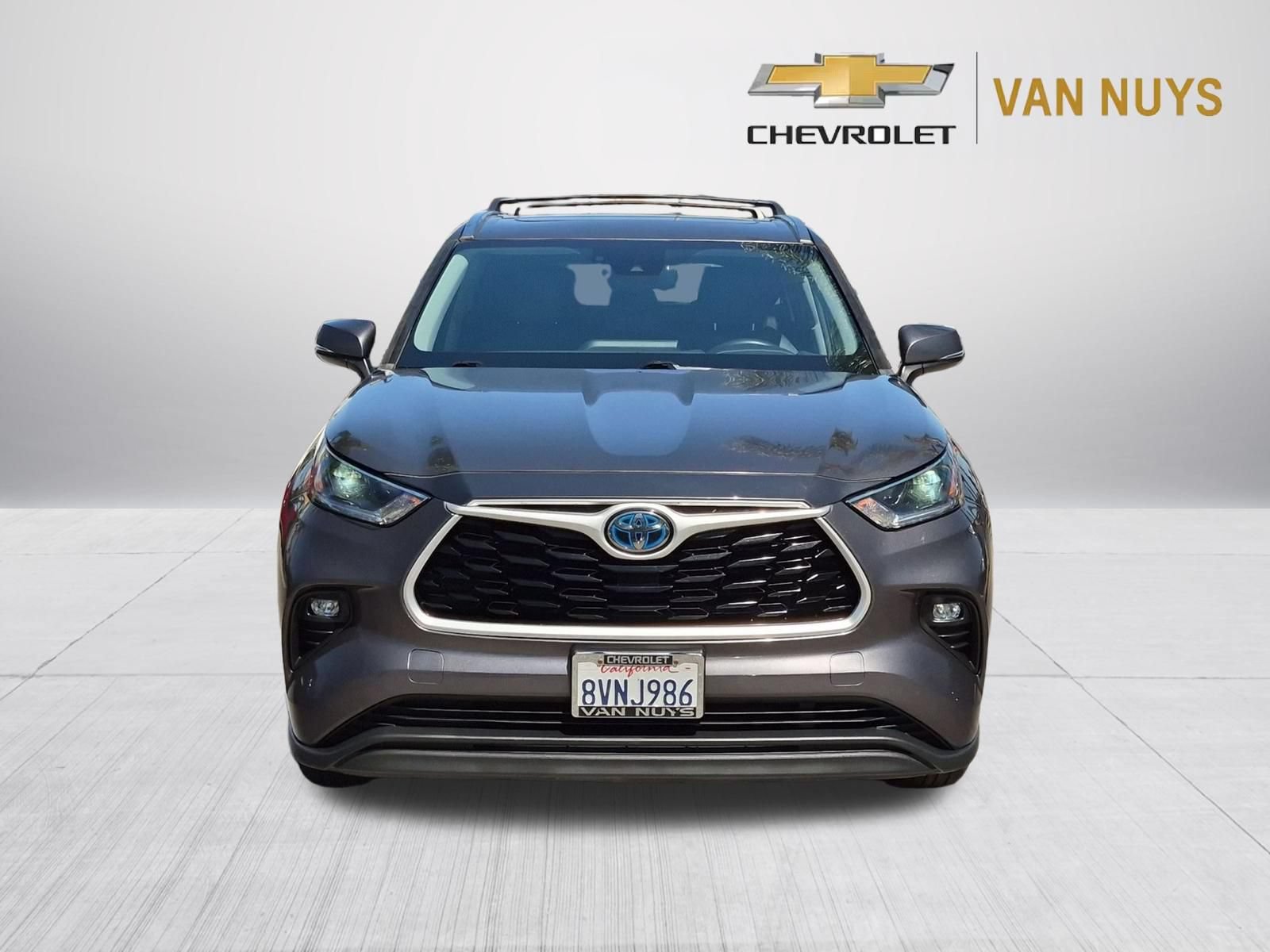 Used 2021 Toyota Highlander XLE FWD image 2