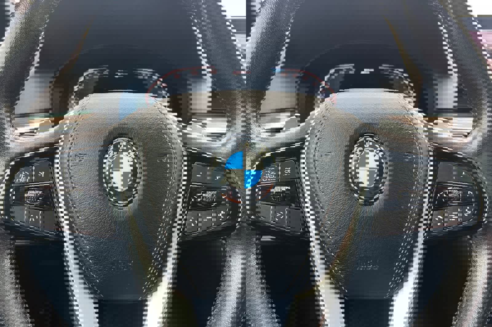 Used 2020 BMW 530e w/ Convenience Package image 26