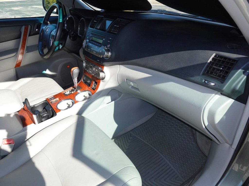 Used 2010 Toyota Highlander Limited image 23