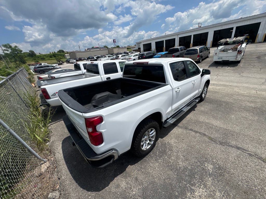 Used 2025 Chevrolet Silverado 1500 LT AWD/4WD image 16