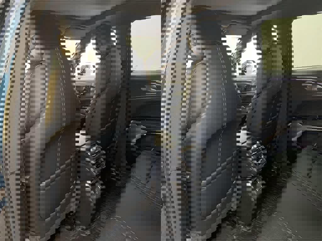 Certified 2025 Cadillac Lyriq Luxury w/ LPO, Floor Liner Package image 16