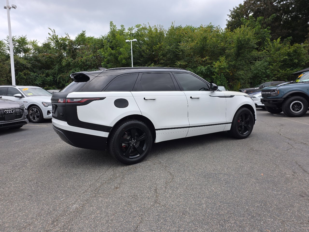 Used 2018 Land Rover Range Rover Velar S image 29