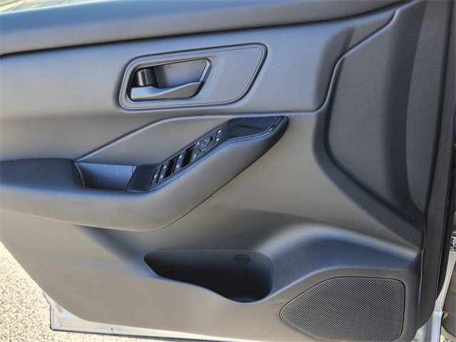 Used 2025 Nissan Rogue S image 27