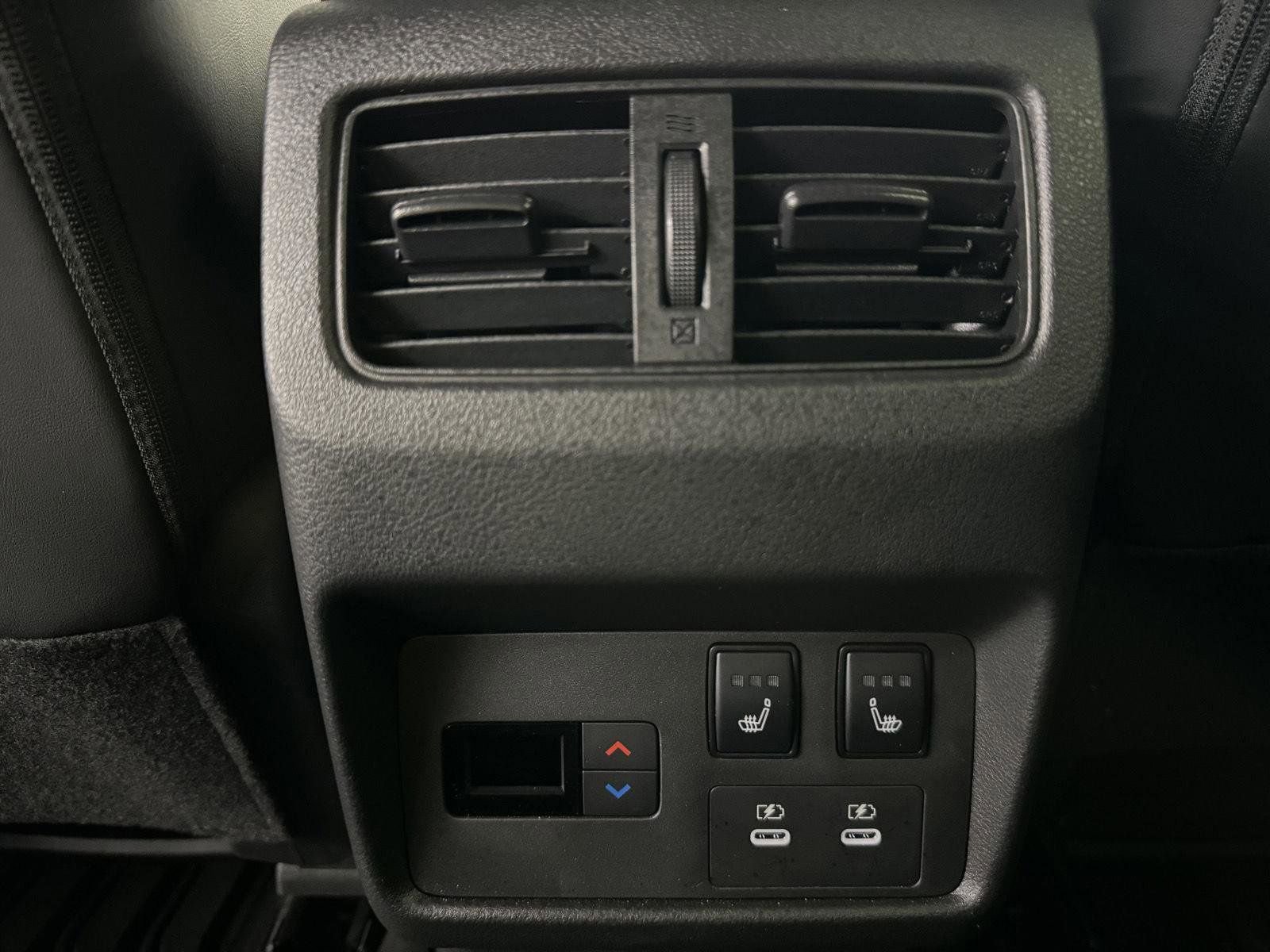 Used 2024 Nissan Rogue Platinum w/ Platinum Premium Package image 29