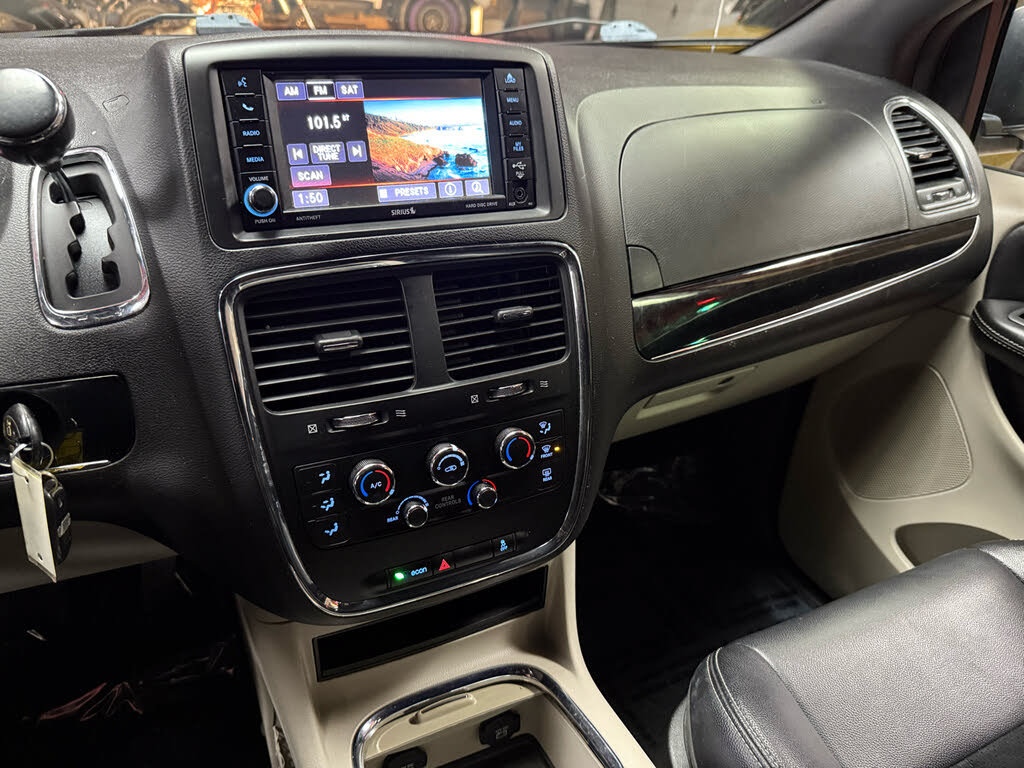 Used 2018 Dodge Grand Caravan SXT FWD image 18