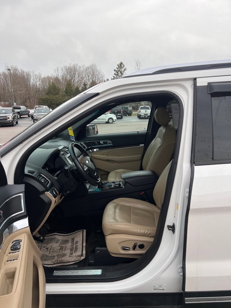Used 2016 Ford Explorer Limited w/ Equipment Group 301A image 7