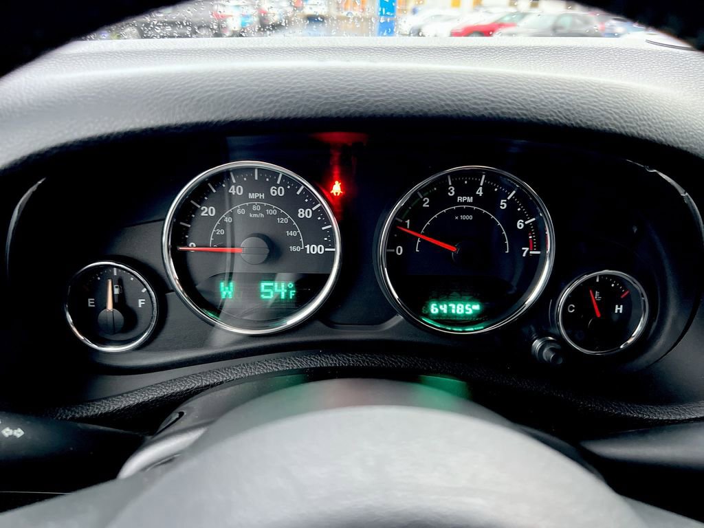 Used 2015 Jeep Wrangler Unlimited Sahara w/ Max Tow Package image 11