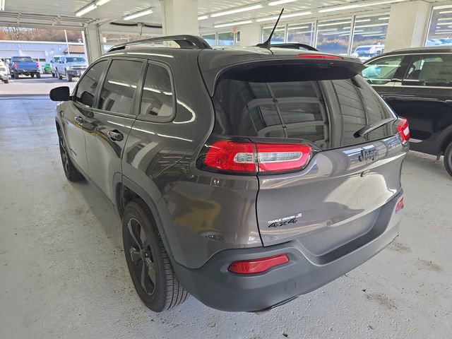 Used 2018 Jeep Cherokee Latitude w/ Altitude Package image 3