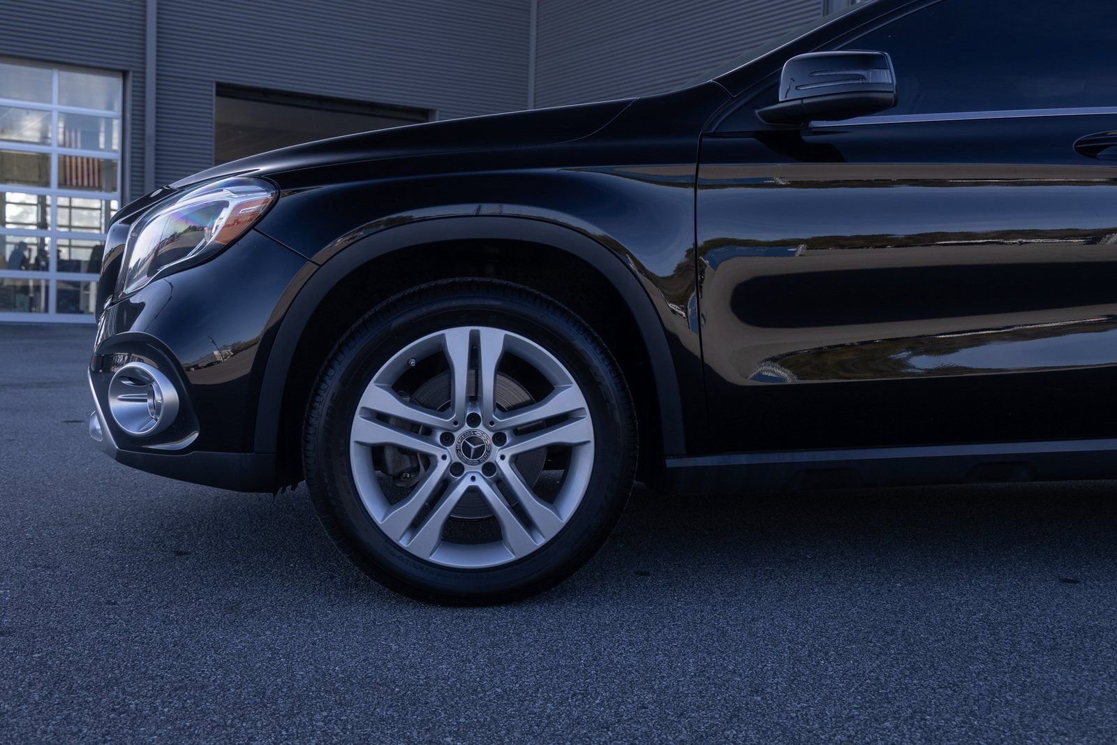 Used 2019 Mercedes-Benz GLA 250 4MATIC w/ Premium Package image 4