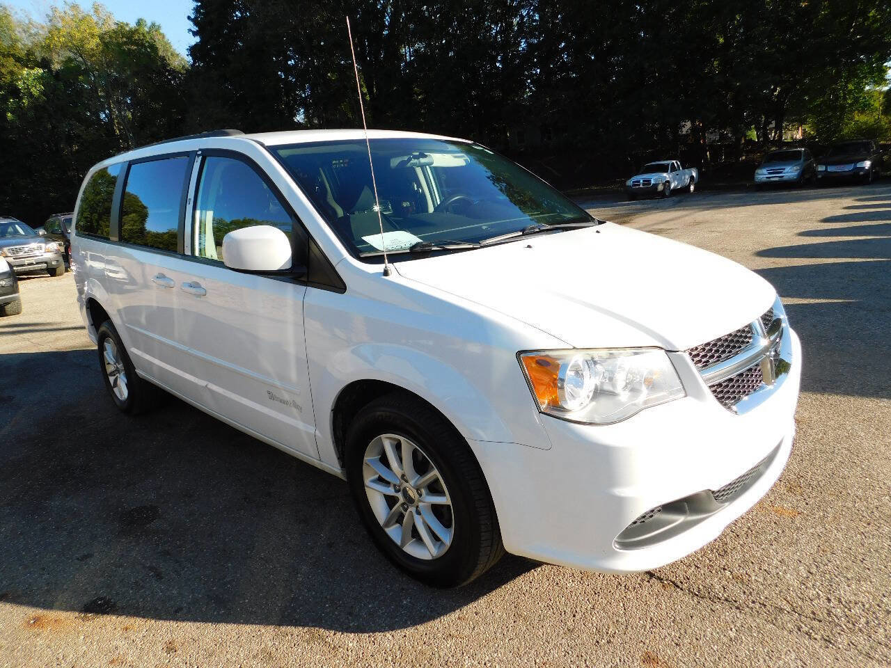 Used 2016 Dodge Grand Caravan SXT image 9