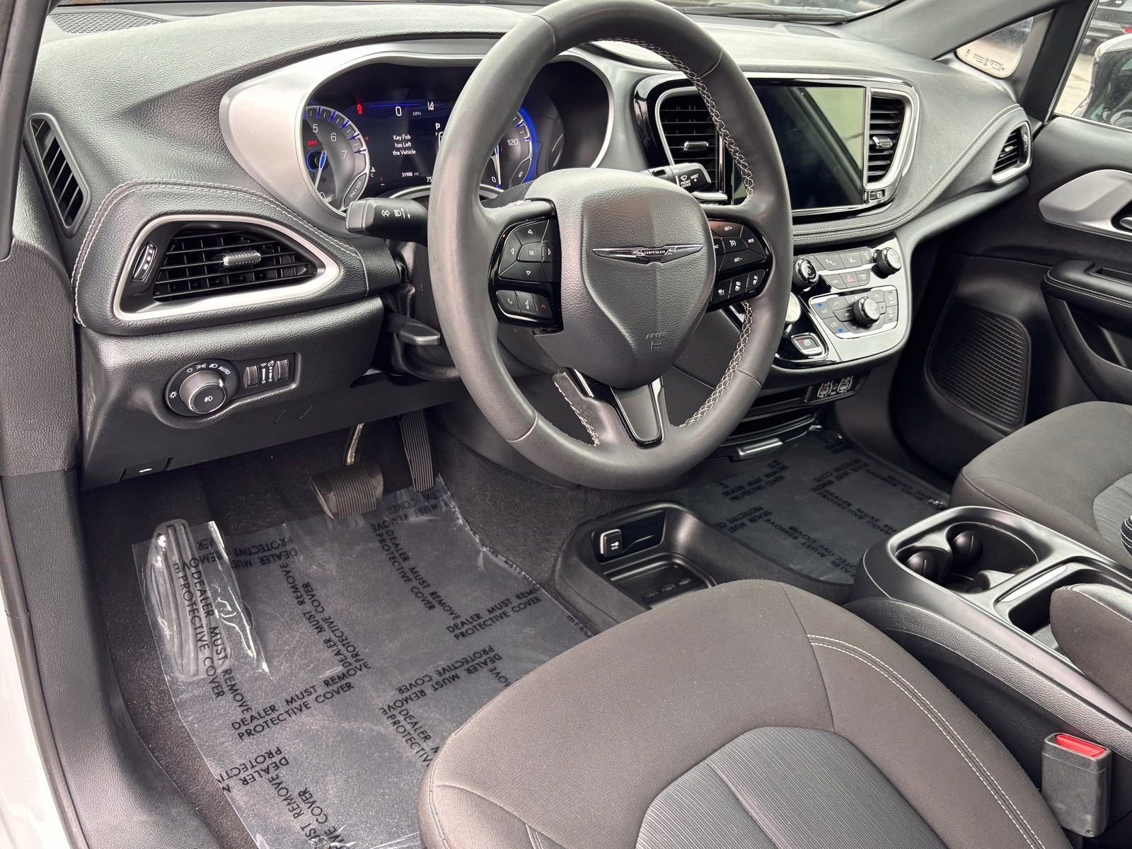 Used 2024 Chrysler Pacifica Touring FWD image 17
