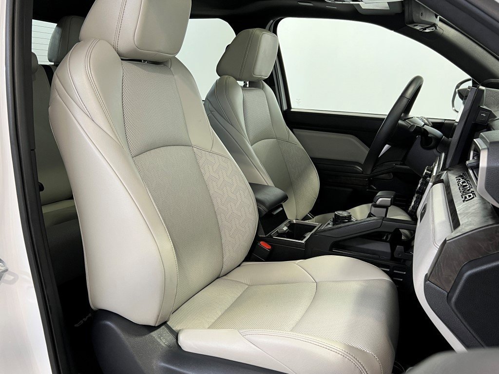 Used 2025 Toyota Tacoma Limited image 11