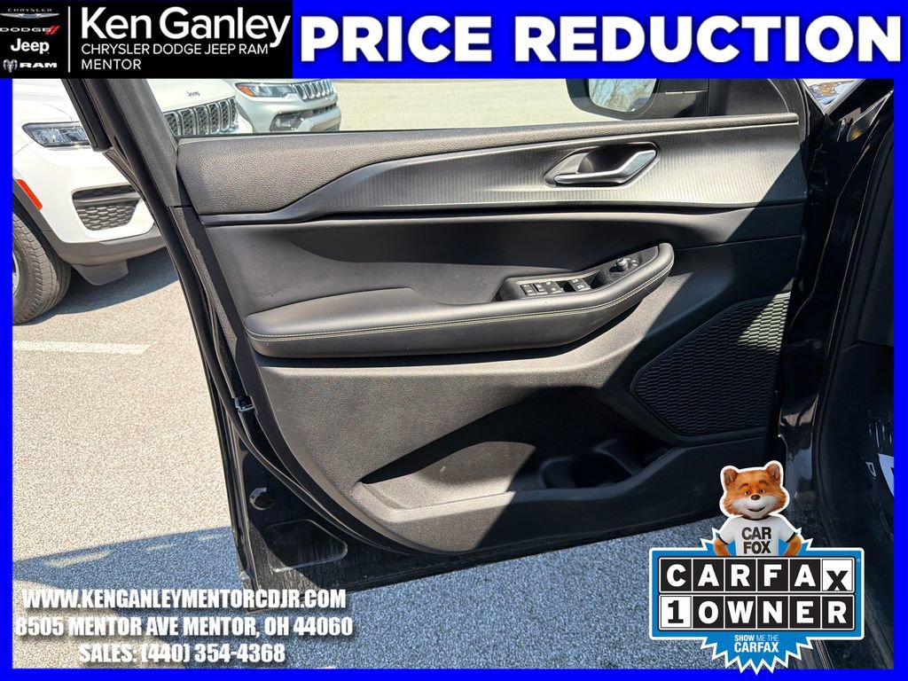 Used 2023 Jeep Grand Cherokee Laredo w/ Luxury Tech Group I image 10