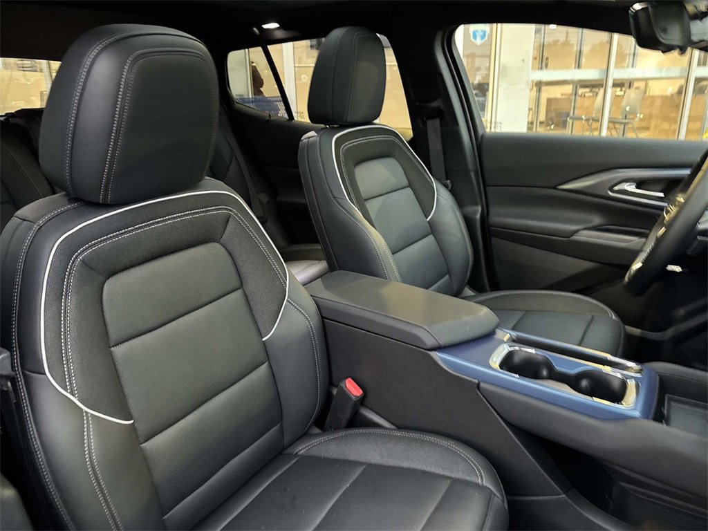 Used 2025 Chevrolet Equinox EV LT w/ Convenience Package II image 11