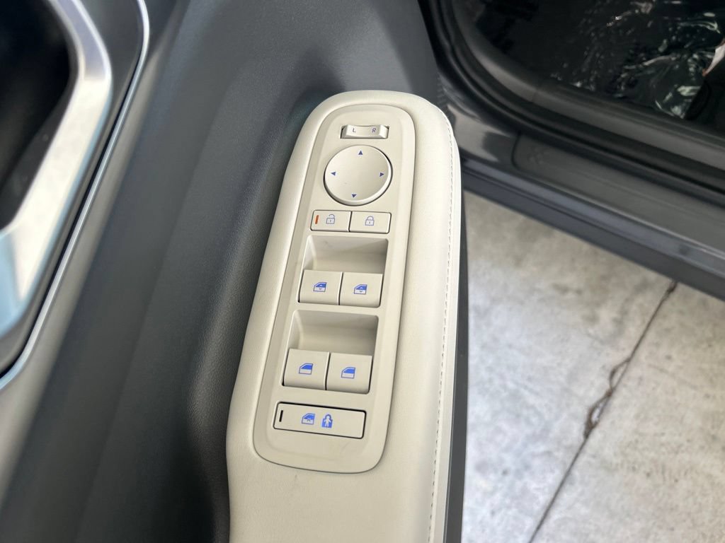 Used 2025 Hyundai Santa Fe SEL FWD image 35