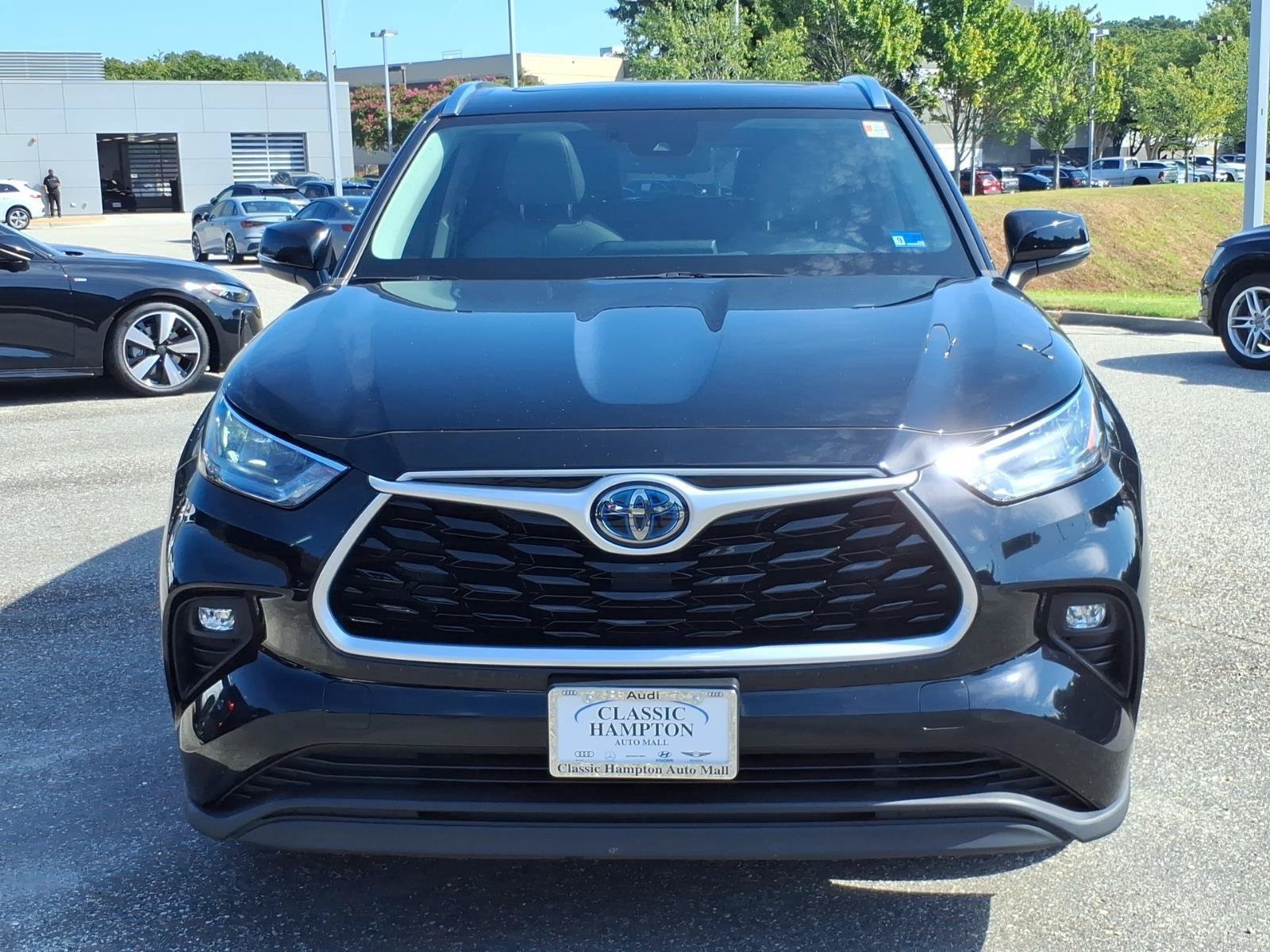 Used 2020 Toyota Highlander XLE AWD/4WD image 2