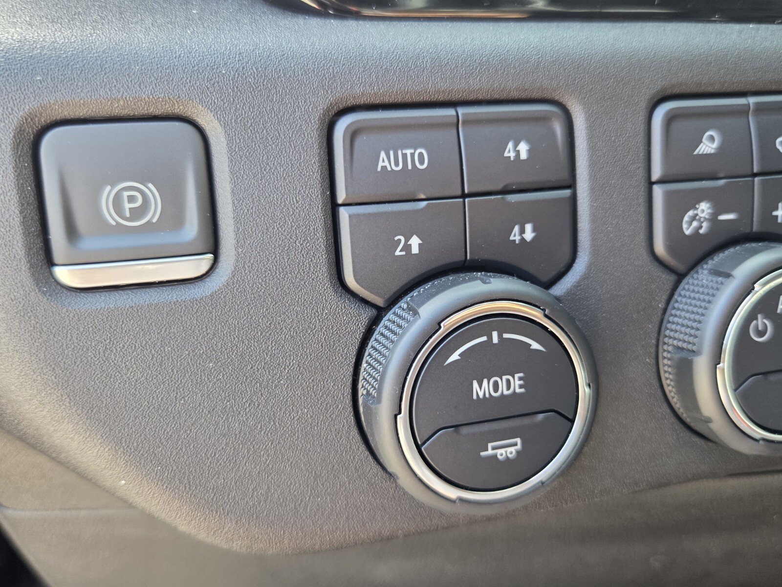 Certified 2024 Chevrolet Silverado 1500 High Country w/ High Country Premium Package AWD/4WD image 37