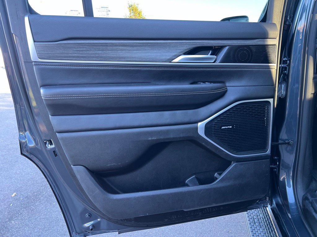 Used 2024 Jeep Wagoneer Series II AWD/4WD image 18