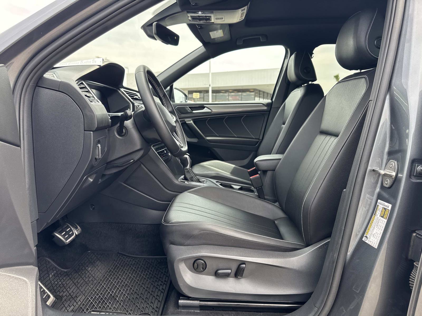 Certified 2023 Volkswagen Tiguan SE R-Line image 22