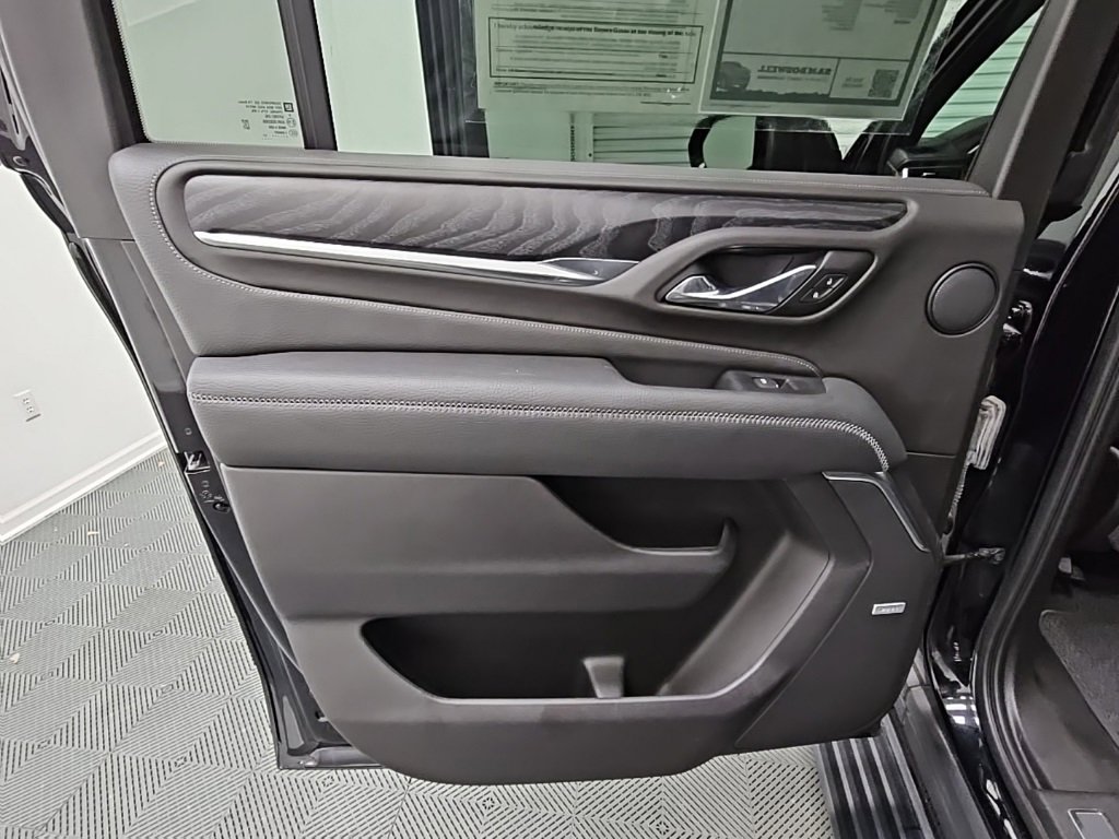 Used 2021 GMC Yukon XL Denali w/ Denali Premium Package image 38