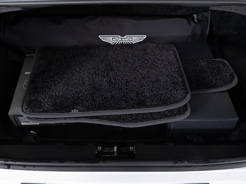 Used 2025 Aston Martin Vanquish RWD image 38