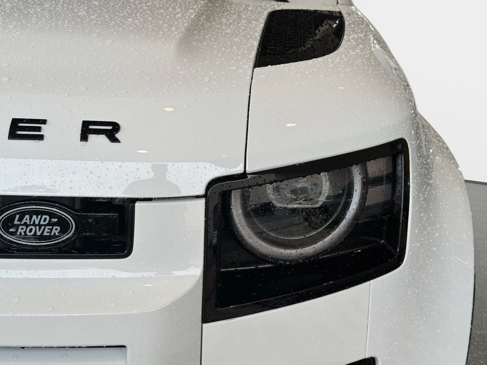 New 2026 Land Rover Defender 110 X-Dynamic SE AWD/4WD image 9