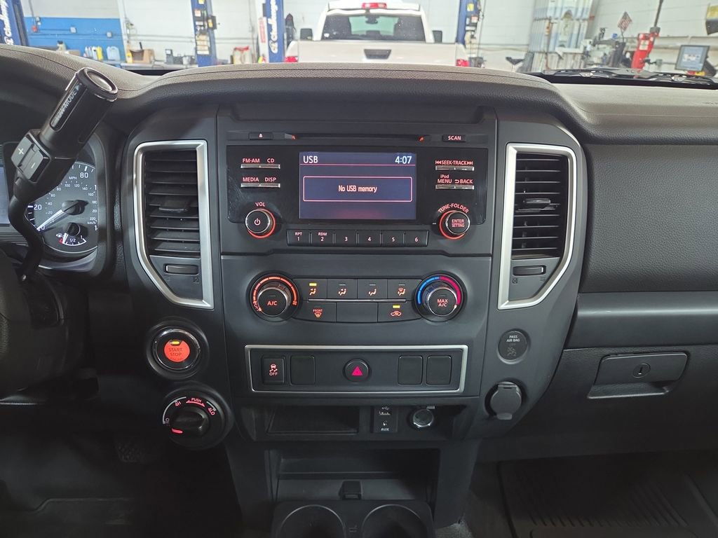 Used 2018 Nissan Titan S image 17