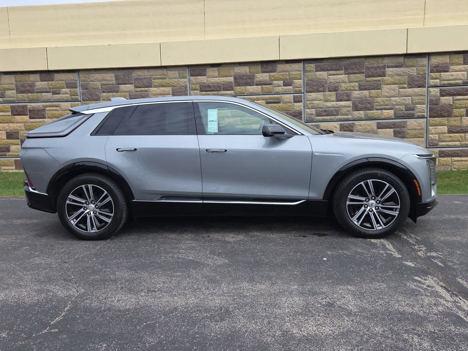 Used 2024 Cadillac Lyriq Luxury w/ LPO, Floor Liner Package image 2