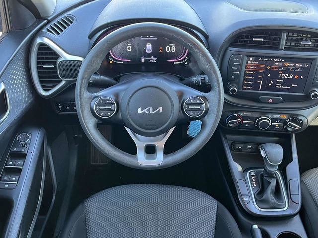 Used 2023 Kia Soul LX w/ LX Technology Package image 17