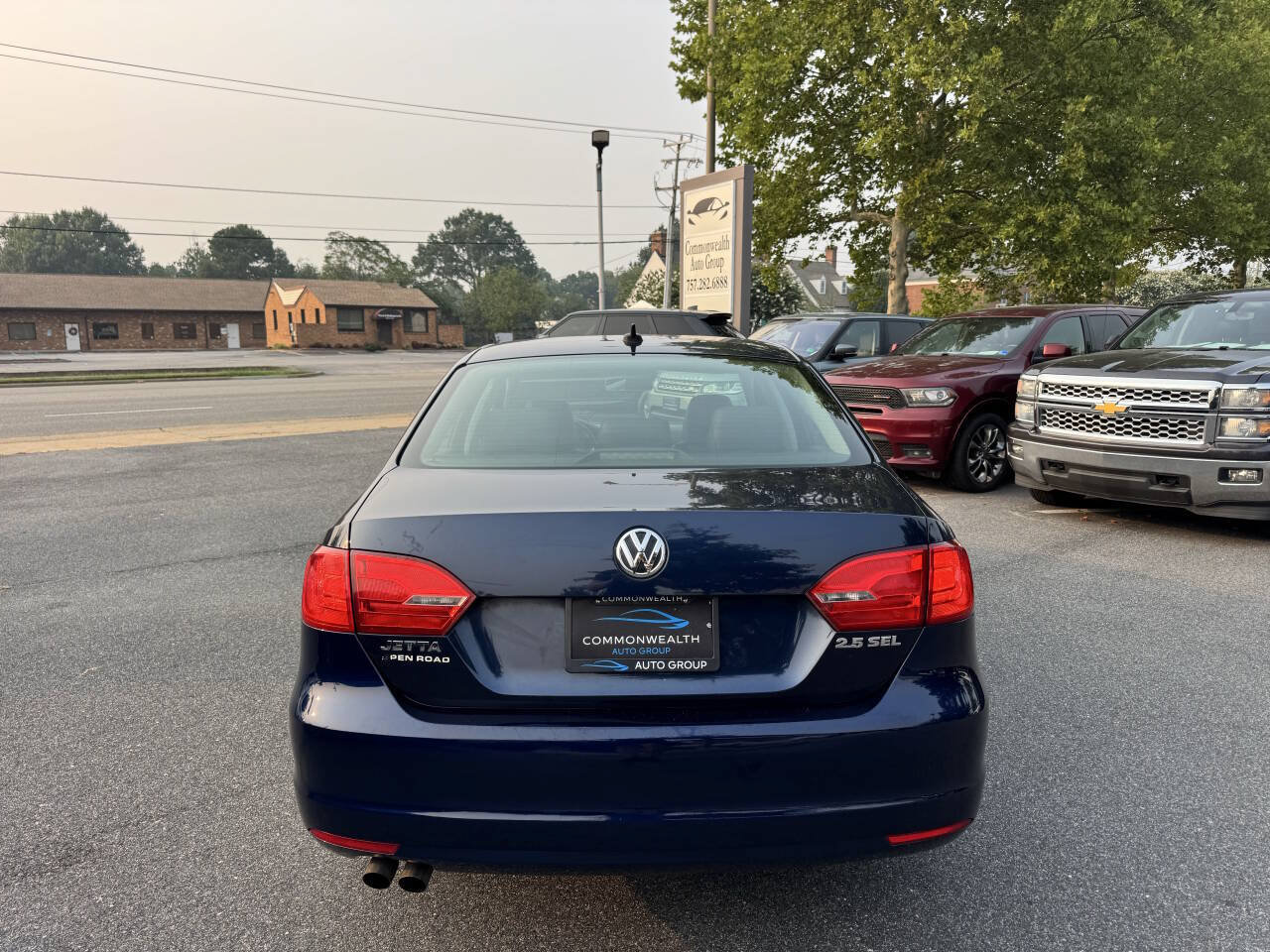 Used 2011 Volkswagen Jetta SEL FWD image 5