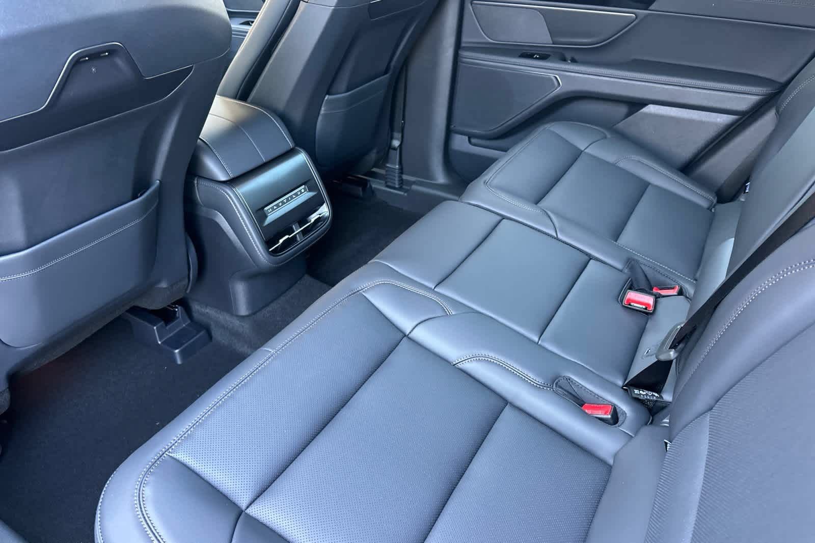 Used 2026 Lincoln Nautilus Premier AWD/4WD image 4