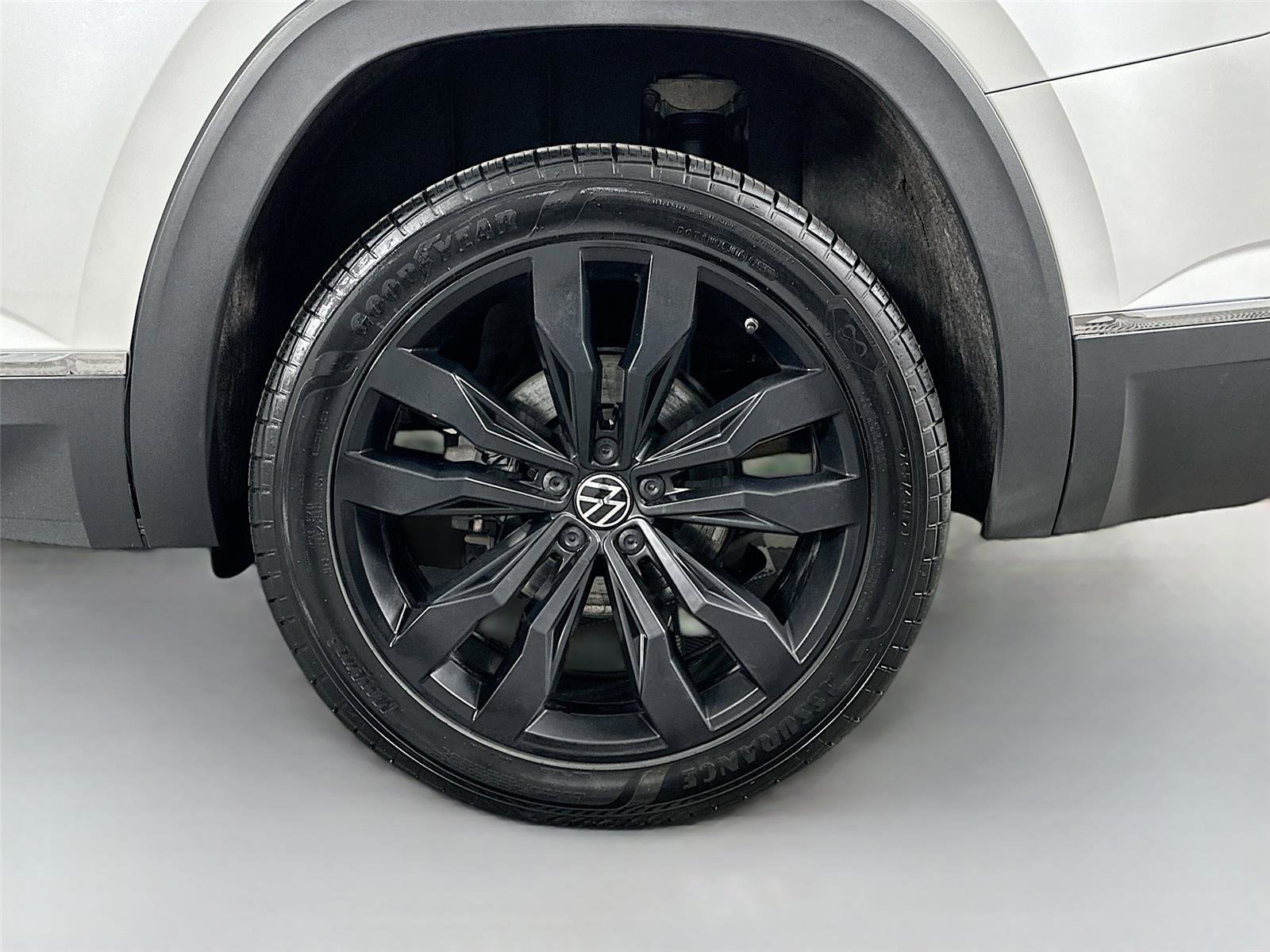 Used 2024 Volkswagen Atlas SEL AWD/4WD image 32