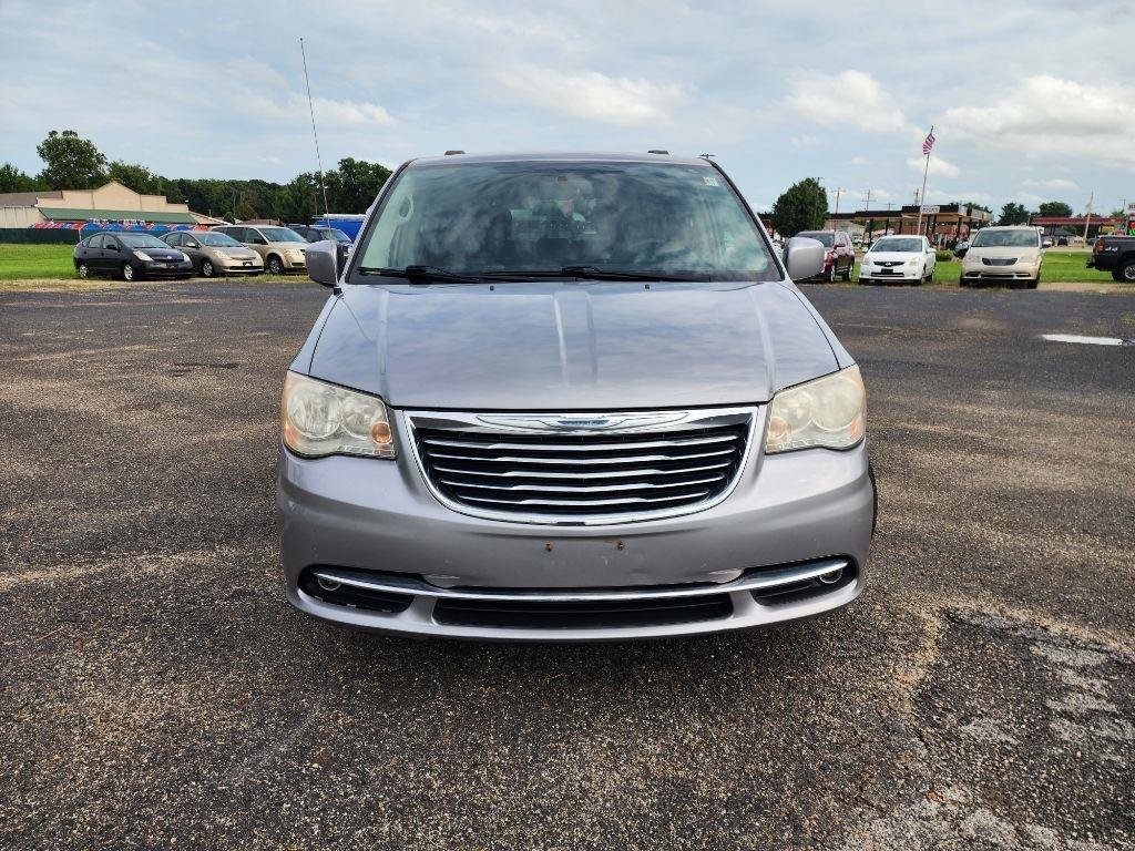 Used 2014 Chrysler Town & Country Touring FWD image 11
